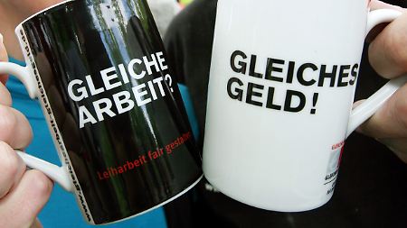 Leiharbeiter gibt es heute in zahlreichen Branchen. Oft gibt es starke Unterschiede im Vergleich zu den "normalen" Beschäftigten.