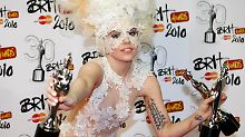 Übergroße Kontaktlinsen in Mode: Augen wie Lady Gaga 