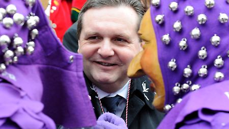Stefan Mappus kündigt seine Entscheidung am Rande der Aschermittwochsveranstaltung in Fellbach an.