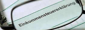 Bögen per Hand ausfüllen geht auch. Erklärungen, die per ELSTER eingehen, werden aber meist schneller bearbeitet. 