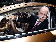 Dieter Zetsche bleibt am Daimler-Steuer.