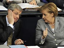 Merkel und Röttgen auf der Regierungsbank. (Archivbild)