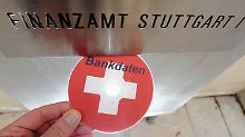 Die Sorge, selbst auf einer der Daten-CDs zu finden zu sein, treibt Menschen zur Selbstanzeige.
