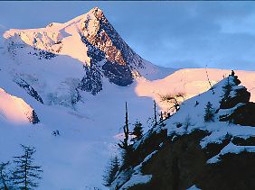 Morgenstimmung über der "Schwarzen Wand", einem Berg im Mittleren Tauernhauptkamm in den Hohen Tauern.