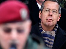Robbe in der  Fallschirmjägerkaserne im niedersächsischen Seedorf beim Abschiedsappell der Soldaten der Luftlandebrigade 31.