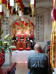 In einem buddhistischen Zentrum nahe der Piazza Vittorio.