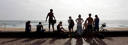 In Australien, Neuseeland und Hawaii verursachte der Tsunami keine größeren Schäden.