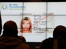 CebBIT 2010: Erika Mustermann ist mit ihrem neuen Personalausweis dabei.