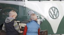Zum 60. Geburtstag des VW-Busses beleuchtet eine Ausstellung im Schloss Wolfsburg jetzt die Entwicklung des Fahrzeuges.