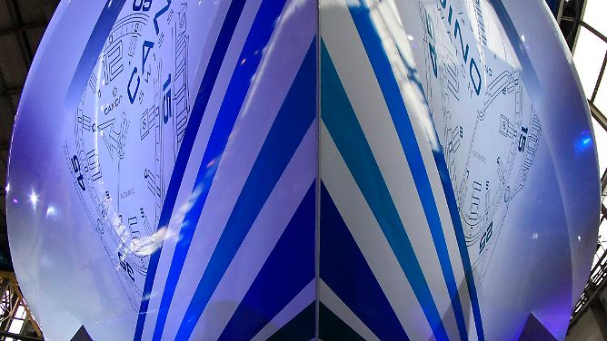 Weltumrundung mit der Kraft der Sonne: Größtes Solarboot der Welt enthüllt