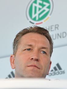 Torwarttrainer Andreas Köpke überbrachte dem 25-Jährigen diese freudige Nachricht.