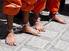 Demonstranten protestieren gegen das US-amerikanische Lager Guantanamo Bay auf Kuba.