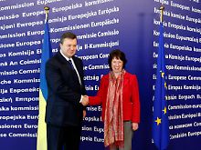 Dass Ashton den ukranischen Präsidenten Janukowitsch einem Treffen der EU-Verteidigungsminister vorzog, sorgte für Unmut.