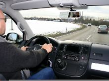 König der Straße: Eine aufrechte Sitzhaltung wie im Lkw macht das Fahrerlebnis im "Bulli" so typisch.