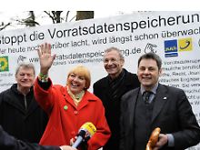 Grünen-Chefin Claudia Roth nach dem Urteil.