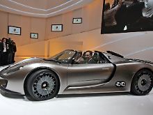 Mit ihm will Porsche das Image der Supersportwagen aufpolieren: Der 918 Spyder kommt dank Hybridtechnik auf einen CO2-Ausstoß von nur 70 g/km. 