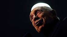 Heiner Geißler besuchte selbst das Kolleg St. Blasien und trat mit 19 Jahren für vier Jahre dem Jesuitenorden bei.