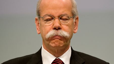 Dieter Zetsches Gehalt hat sich in zwei Jahren mehr als halbiert.