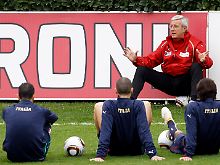 Marcello Lippi will noch Systeme und Spieler ausprobieren, ehe es im Juni ernst wird.