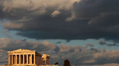 Dunkle Wolken über Griechenland. Das Land ist finanziell am Ende. 