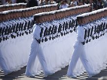 Militärparaden in China können dauern.