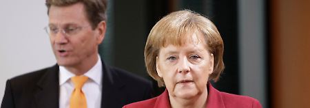 Schuldenrekord, Sparen vertagt: Westerwelle und Merkel im Kabinett.