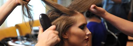 Friseure bei der Arbeit.