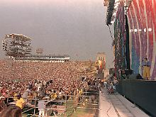 Das Live-Aid-Konzert 1985 in Philadelphia. Es wurde anlässlich der HUngersnot in Äthiopien organisiert.