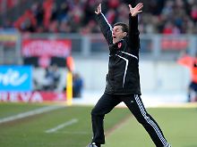 Gefühlseruption: FCN-Coach Dieter Hecking beim Schlusspfiff.