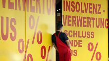 Eine Pleite muss für Beschäftigte nicht das Aus bedeuten - denn eine Insolvenz ist noch kein Kündigungsgrund. (Bild: Gerten/dpa/tmn)