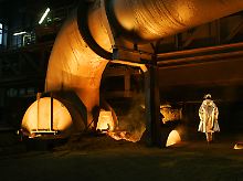 In Duisburg produziert ThyssenKrupp Edelstahl, der unter anderem für Autobleche benötigt wird.