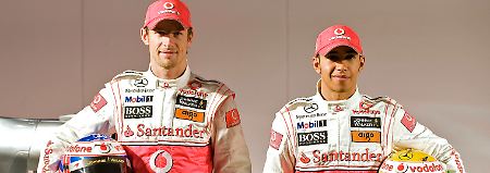 Lewis Hamilton (l.) ist der Sunnyboy in der Formel 1. Unter Experten zählt er immer noch zu den Schnellsten überhaupt. Weltmeister Jenson Button will sich mit ihm messen. Ob sein Entschluss zu wechseln richtig war, wird sich im Laufe der Saison zeigen.