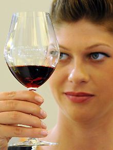 Besonders dem Rotwein werden günstige  Effekte für die Gesundheit  zugeschrieben. 