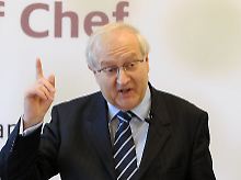 Brüderle will helfen, aber kein Banker sein.