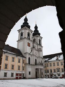 Das Stift Kremsmünster bei Linz. 