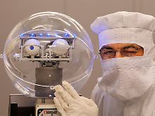Der Roboter "I2D2s" überwacht bei Infineon das Raumklima in der Chipproduktion. Geht es nach dem Branchentrend, sollte er dieser Tage steigende Temperaturen messen.