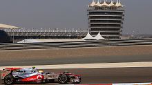 Unterwegs in der Wüste: Lewis Hamilton auf der Rennstrecke in Bahrain.