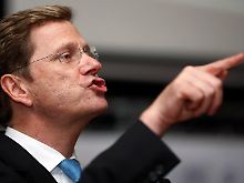 Westerwelle hat seine Reisebegleitung bestenfalls unglücklich geplant.