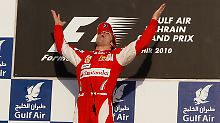 Der Triumphator: Fernando Alonso gewinnt der Saisonauftakt in Bahrain, weil der Ferrari keine Probleme macht. Seine Teamkollegen Felipe Massa beherrscht der Spanier.