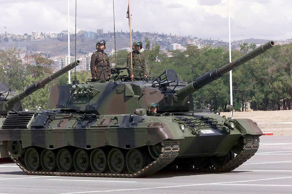 Ein deutscher Leopard-Panzer der türkischen Armee während einer Militärparade in Ankara. (Foto: dpa)