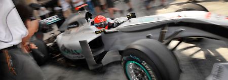 Ja, wo ist er denn? Michael Schumacher blieb bei seinem ersten Rennen eher unauffällig.