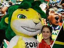 Wer bei der WM mit Maskottchen Zakumi feiern will, sollte vorsorgen.