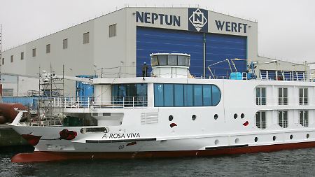 Die "A-Rosa Viva" in der Neptun-Werft in Rostock-Warnemünde.