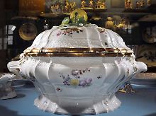 Dieses Tafelservice der Fürsten von Schwarzburg aus dem Jahr 1765 gehört zu den besonderen Exponaten in der ständigen Ausstellung der Leuchtenburg bei Kahla.
