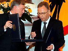 Köhler mit dem scheidenden Präsidenten Papier.