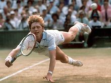 Das war noch Einsatz. Wenn noch ein Stück zum Ball fehlte, setzte der junge Becker schonmal zu seinem legendären "Becker-Hecht" an.