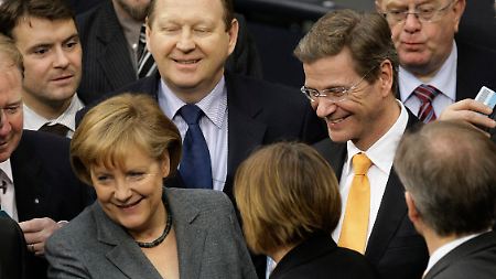 Die Koalitionn feiert ihren Abstimmungserfolg.
