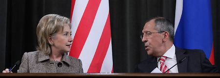 Clinton und Lawrow in Moskau.