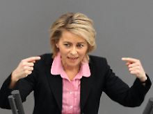 Ursula von der Leyen droht der Zeitarbeitsbranche.