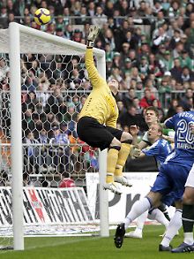 Bochums Keeper Philipp Heerwagen verlebte in Bremen eine recht geruhsame erste Halbzeit - nach der Pause wurde er dreimal bezwungen.